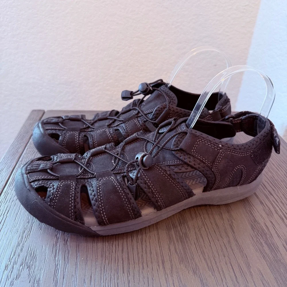 Khombu Travis Mens Fisherman Sandals Black Brown Closed Toe Bungee Size 11M
